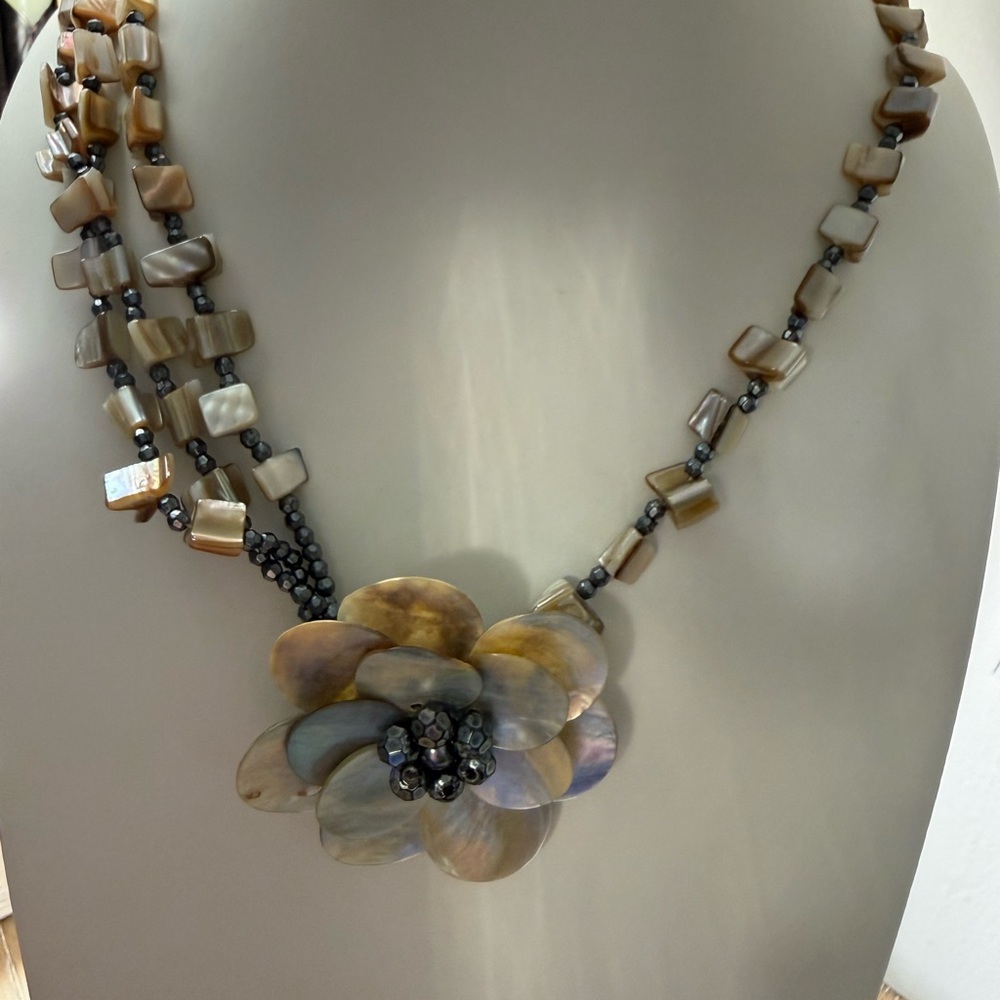 Cookie Lee Multicolor Shell Flower Necklace